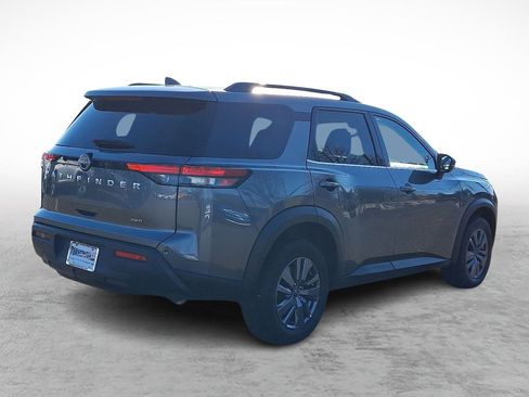 Used 2025 Nissan Pathfinder SV image 5