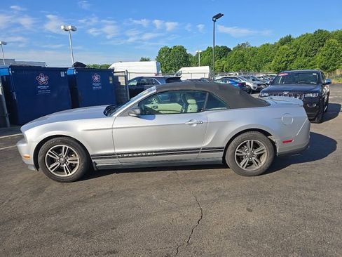 Used 2011 Ford Mustang Premium w/ 201A Rapid Spec Order Code RWD image 4
