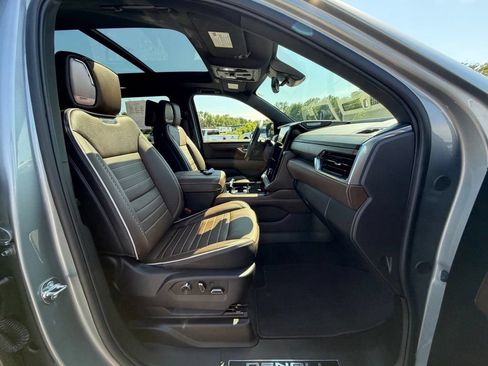 Used 2025 GMC Yukon Denali Ultimate AWD/4WD image 29