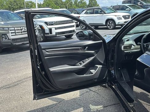 Used 2022 Honda Accord Sport image 11