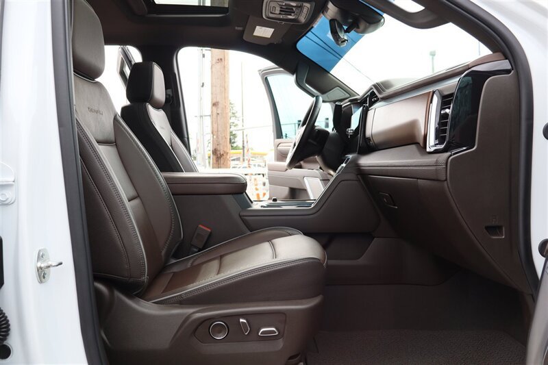 Used 2025 GMC Sierra 3500 Denali w/ Denali Reserve Package AWD/4WD image 34