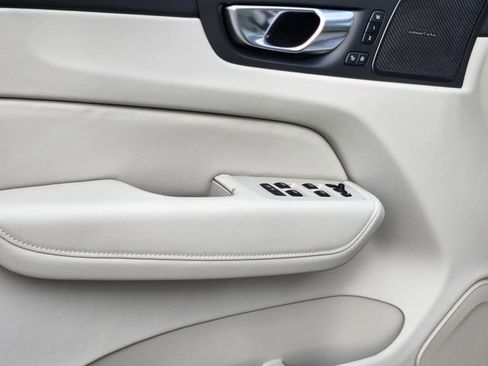 New 2026 Volvo XC60 B5 Ultra w/ Climate Package image 9
