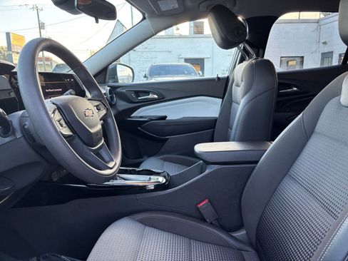 Used 2025 Chevrolet Trax LT image 24