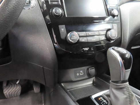 Used 2019 Nissan Rogue Sport SV image 46