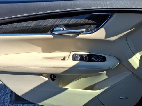 Used 2019 Cadillac XT5 FWD image 15