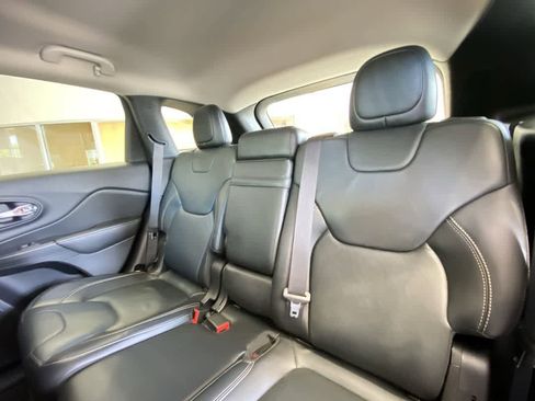 Used 2016 Jeep Cherokee Limited FWD image 25