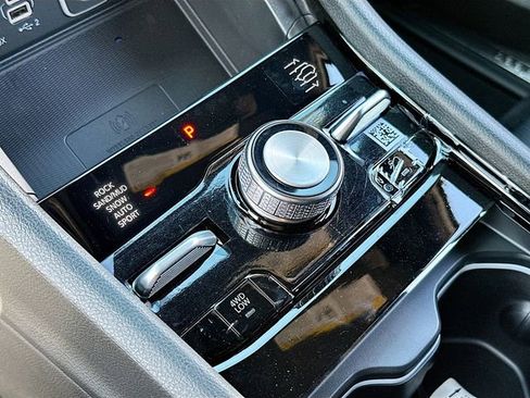 New 2025 Jeep Grand Cherokee Overland w/ Luxury Tech Group IV AWD/4WD image 16