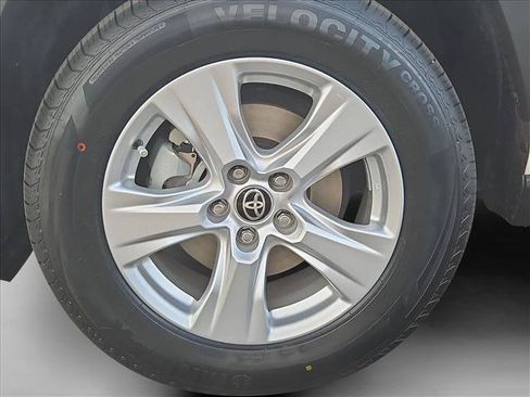 Used 2021 Toyota RAV4 XLE FWD image 29