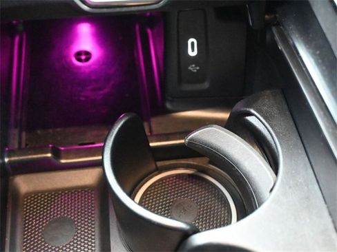 Used 2024 Mercedes-Benz GLC 300 image 4