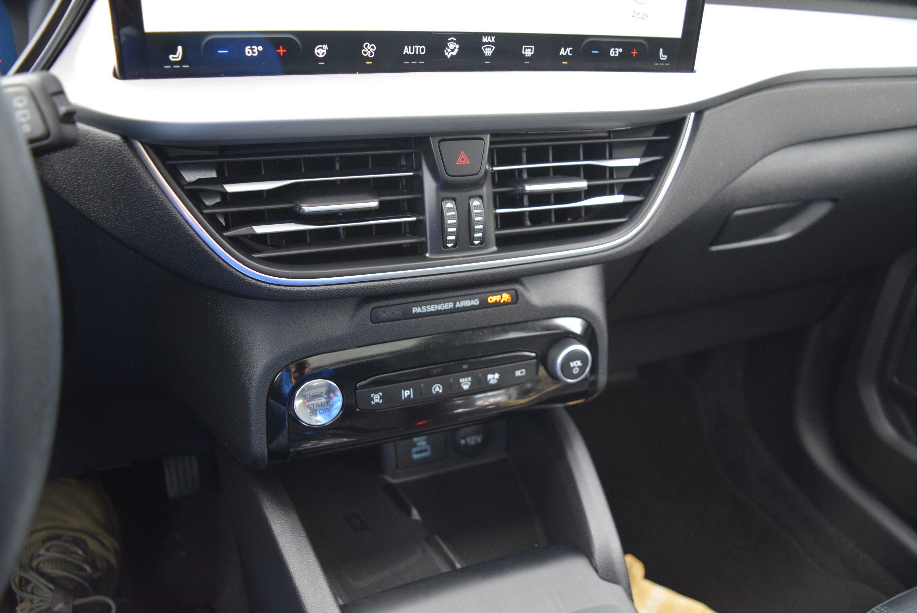 Certified 2023 Ford Escape Platinum w/ Premium Technology Package AWD/4WD image 16