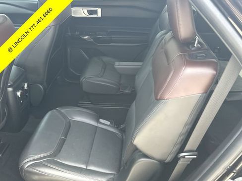 Used 2022 Ford Explorer Platinum w/ Equipment Group 601A AWD/4WD image 17