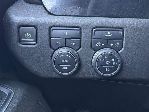 Used 2024 Chevrolet Silverado 2500 LT image 4