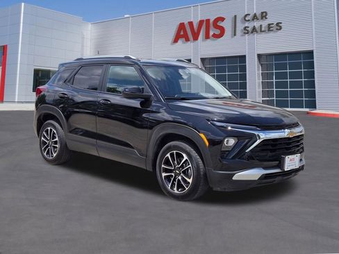Used 2025 Chevrolet TrailBlazer LT image 3