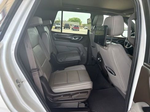 Used 2023 GMC Yukon SLT w/ SLT Premium Package AWD/4WD image 10