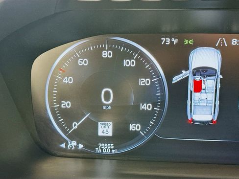 Used 2017 Volvo XC90 T5 Momentum w/ Vision Package FWD image 12