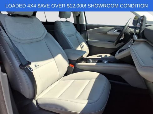 Used 2025 Ford Explorer Active w/ Active Comfort Package image 8