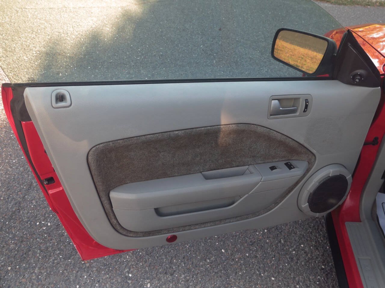 Used 2005 Ford Mustang Convertible RWD image 16