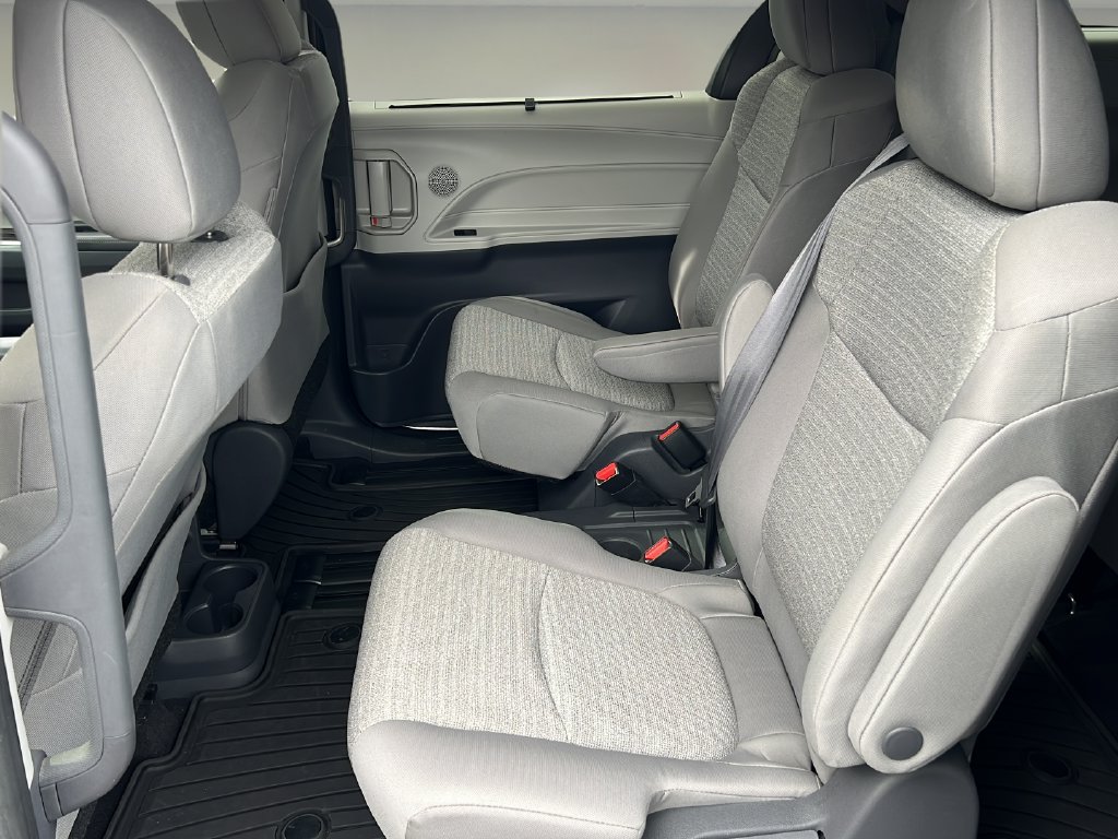 Certified 2021 Toyota Sienna LE FWD image 14