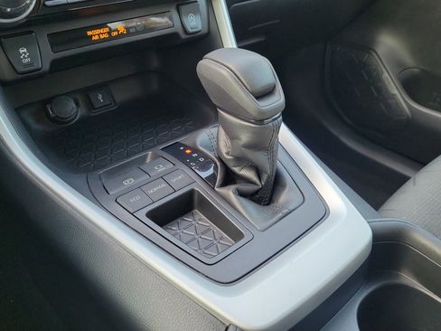 Used 2021 Toyota RAV4 XLE image 28