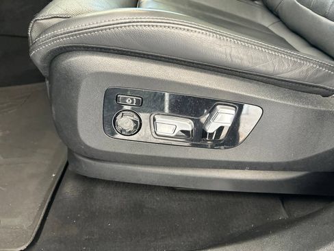Used 2022 BMW X7 xDrive40i w/ M Sport Package AWD/4WD image 63