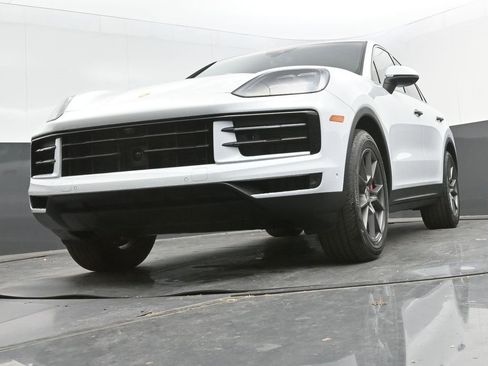 New 2025 Porsche Cayenne S image 32
