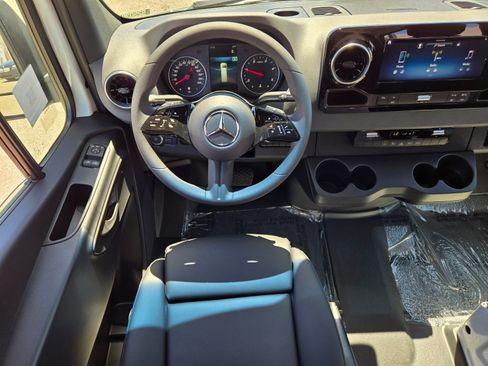 New 2025 Mercedes-Benz Sprinter 2500 image 19