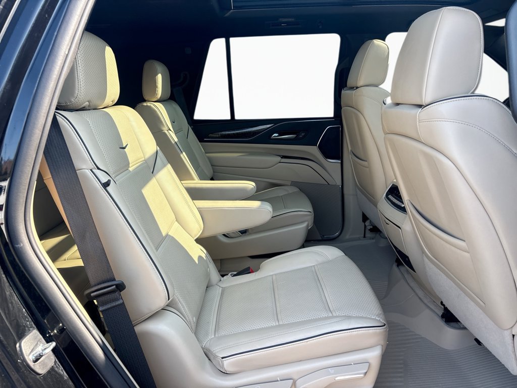 Used 2023 Cadillac Escalade Premium Luxury w/ Performance Package AWD/4WD image 16
