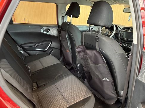 Used 2023 Kia Soul LX w/ LX Technology Package image 21