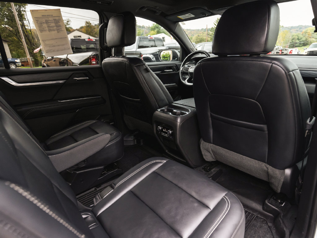 Used 2026 GMC Acadia Elevation w/ Black Edition AWD/4WD image 32