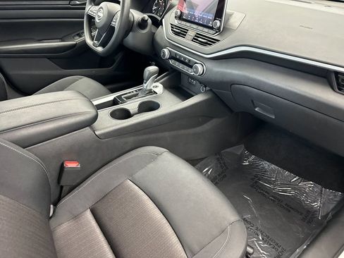 Used 2025 Nissan Altima 2.5 S FWD image 14