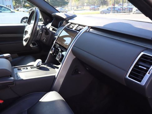 Used 2023 Land Rover Discovery S AWD/4WD image 17