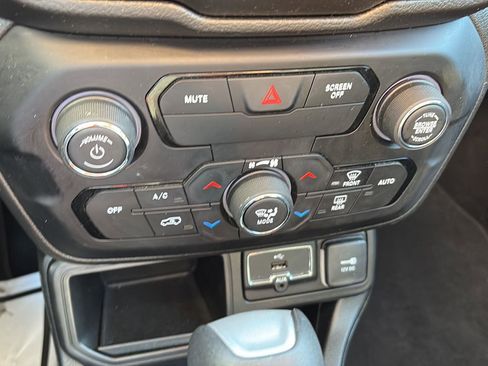 Used 2019 Jeep Renegade Altitude w/ Quick Order Package 2XM image 21