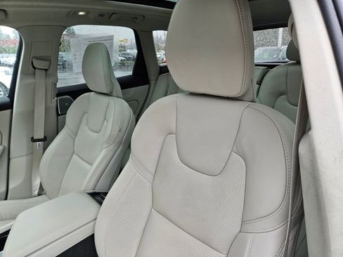 Certified 2023 Volvo XC60 B5 Ultimate w/ Protection Package Premier image 14
