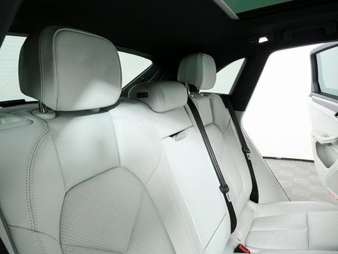 Certified 2024 Porsche Macan image 24