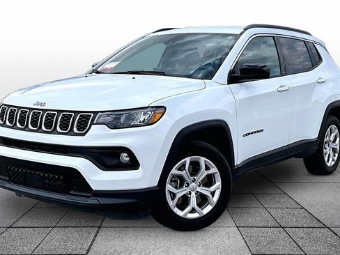 Used 2024 Jeep Compass Latitude AWD/4WD image 1