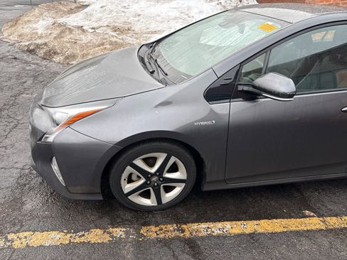 Used 2016 Toyota Prius Four Touring image 4