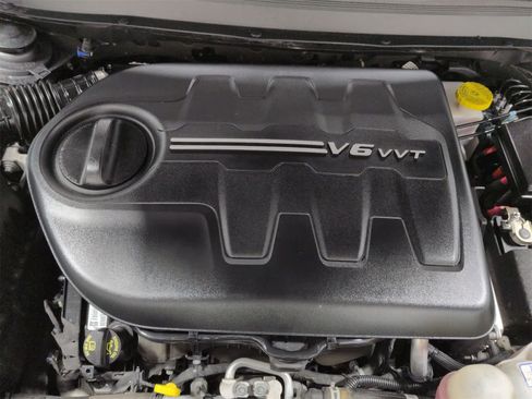 Certified 2019 Jeep Cherokee Trailhawk w/ Cold Weather Group image 15