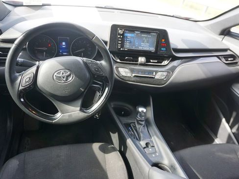 Used 2018 Toyota C-HR XLE FWD image 4