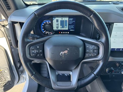 Used 2023 Ford Bronco Badlands image 19