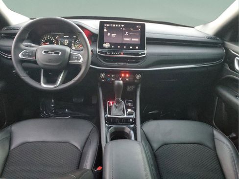 Used 2026 Jeep Compass Latitude image 12