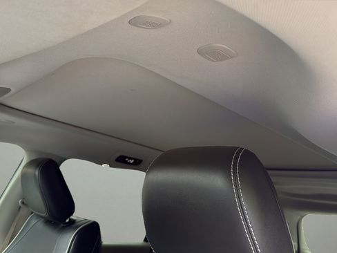Used 2022 Chrysler Pacifica Limited FWD image 12