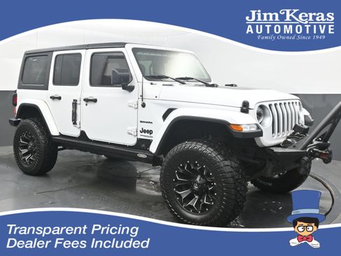 Used 2018 Jeep Wrangler Unlimited Sahara w/ Dual Top Group AWD/4WD image 1