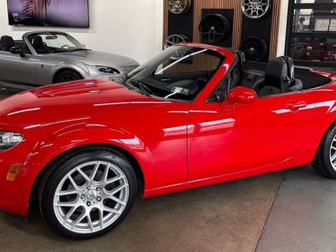 Used 2006 MAZDA MX-5 Miata Grand Touring RWD image 1