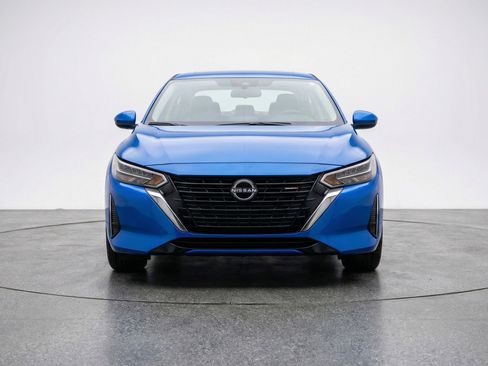 Used 2025 Nissan Sentra SV image 2