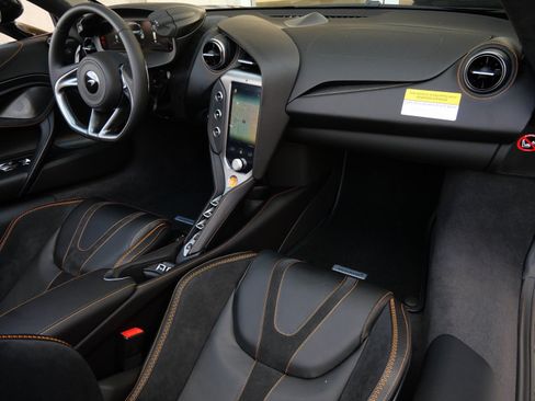 Used 2026 McLaren 750S Spider RWD image 10