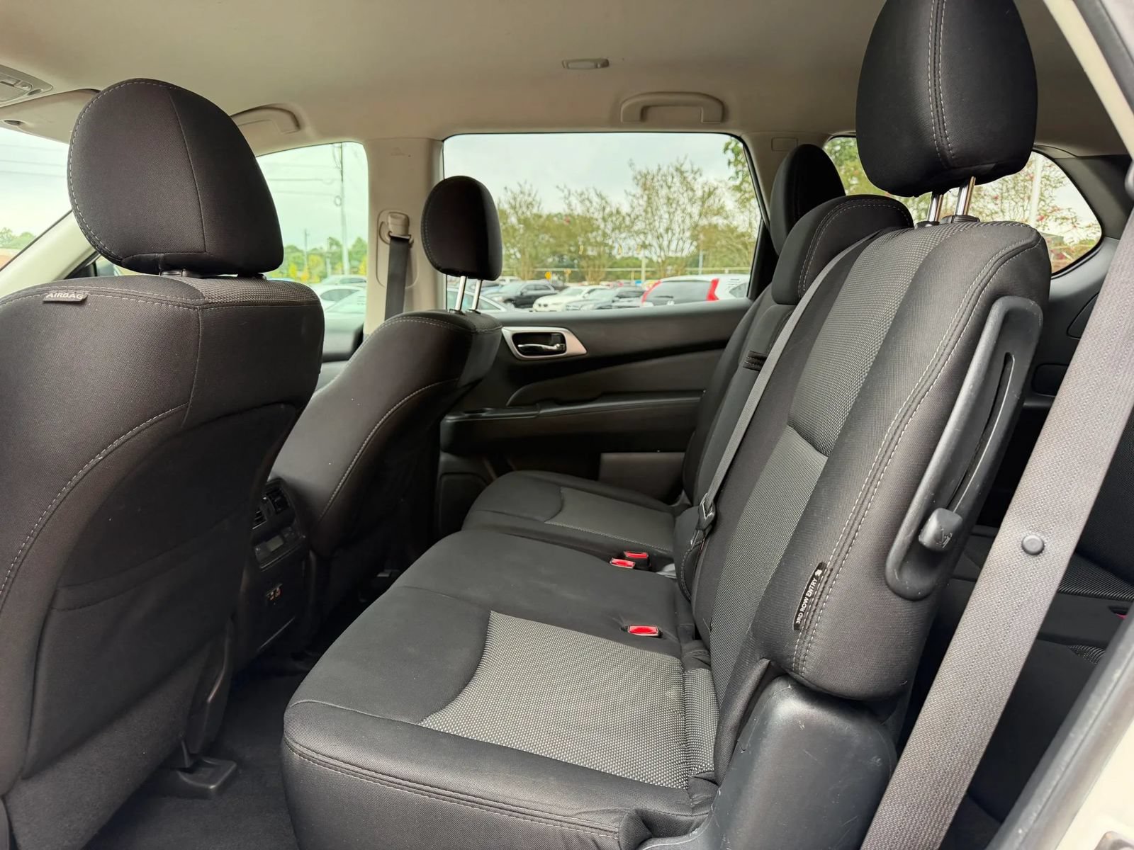 Used 2020 Nissan Pathfinder S FWD image 17