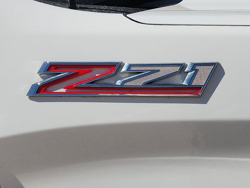 Used 2025 Chevrolet Silverado 1500 LT AWD/4WD image 8
