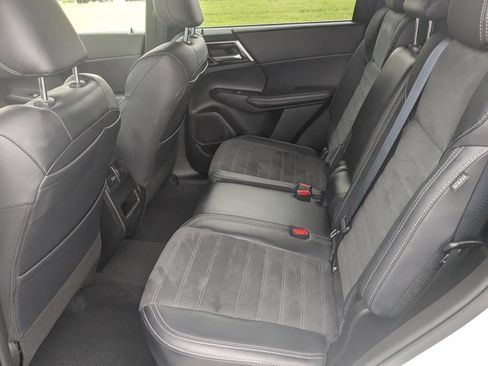 Used 2024 Mitsubishi Outlander SE Black Edition FWD image 31