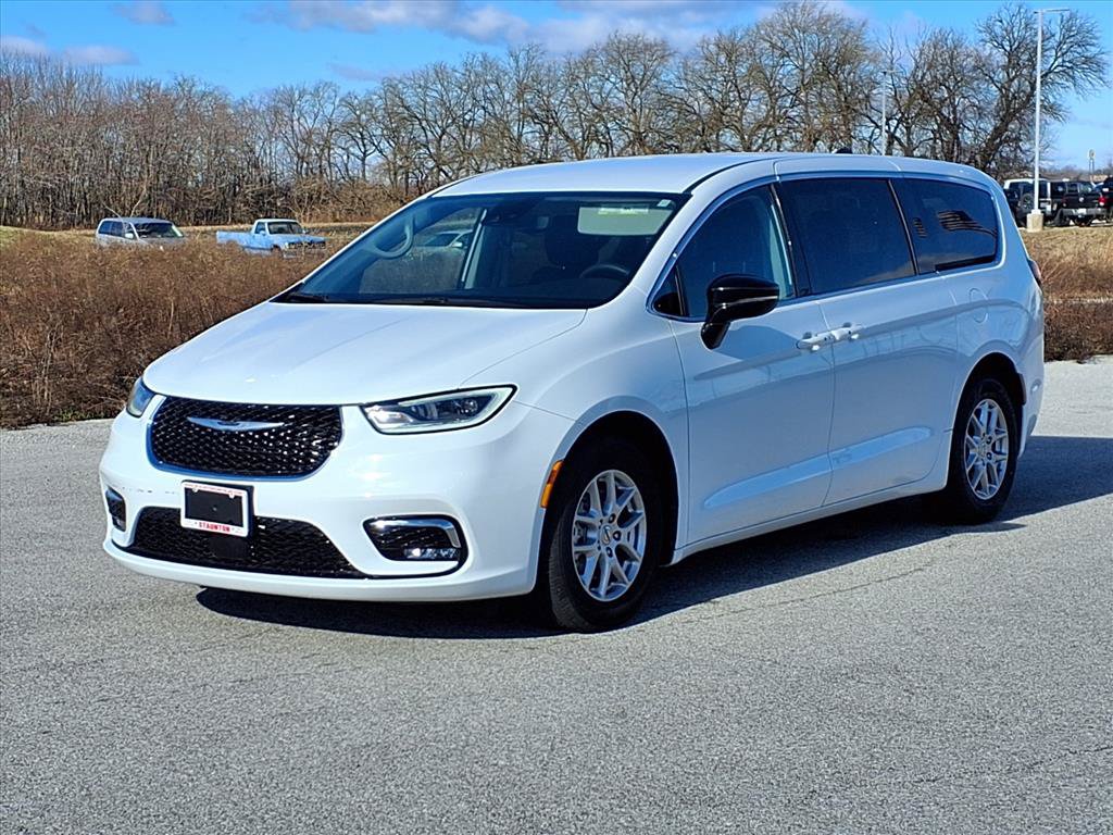 Used 2024 Chrysler Pacifica Touring-L FWD image 29