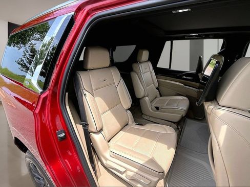 Used 2024 Cadillac Escalade Premium Luxury AWD/4WD image 27
